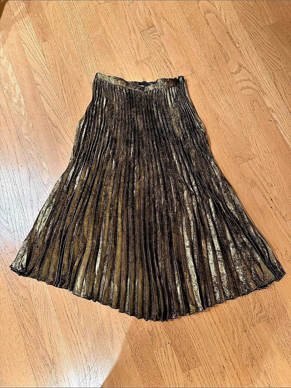 Banana Republic Pleated Metallic Maxi Skirt in Gold & Black Size 4 Like New